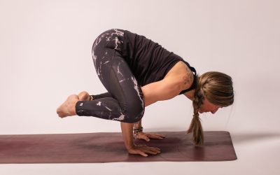 Superando el Miedo en el Tapete de Yoga: Abrazando la Posibilidad